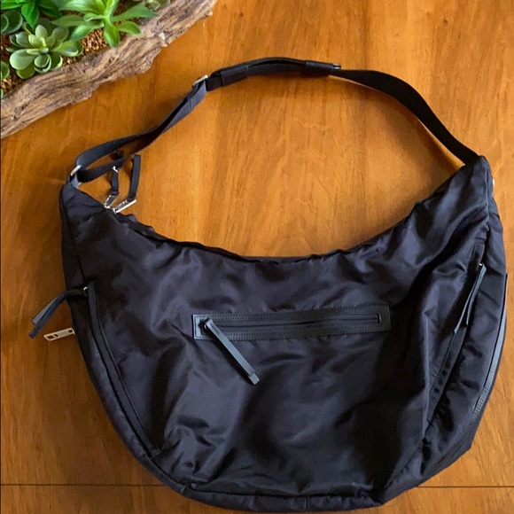 Lululemon gym/travel bag